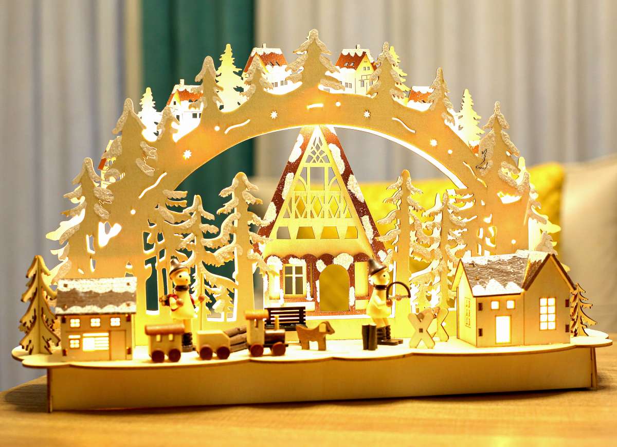 BRUBAKER 3D Lichterbogen Schlittenfahrt – Holz, Handbemalt, LED, 22x32x9 Cm, Weihnachtsdeko Für Fenster & Tisch
