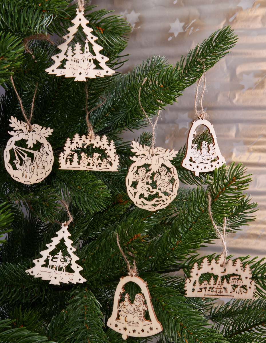 Weihnachtsbaumschmuck aus Holz mit Engel und Glocken